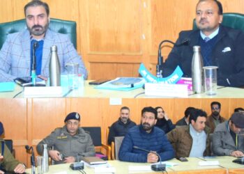 Viksit Bharat Sankalp Yatra: District Prabhari Officer visits Pulwama, Reviews preparations of the Programme.