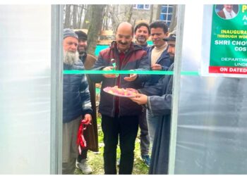Director Agriculture inaugurates Semi Hi-tech polyhouse at Beigpura Pulwama.