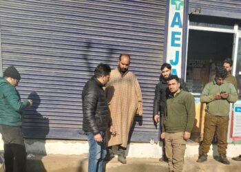 DCO Kulgam closes-down 01 Chemist shop at Frisal.