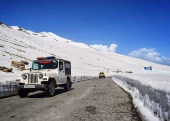 Mughal Road and Bandipora-Gurez Road Shut After Fresh Snowfall