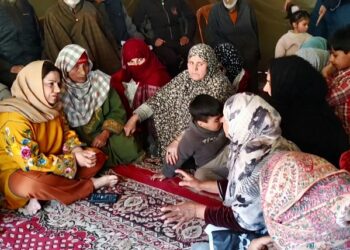 Chairperson DDC Baramulla visits fire-affected families