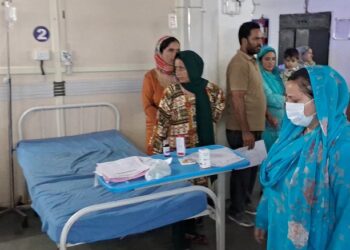 Sakeena Itoo conducts surprise inspection of district hospital Pulwama 2 Sakeena Itoo conducts surprise inspection of district hospital Pulwama