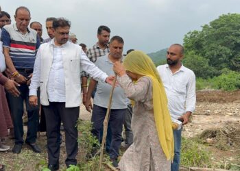 Satish Sharma visits Kathua, meets affected families of cloudburst incident