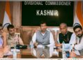 Div Com assures evacuation of stranded fruit-laden trucks through National Highway, Mughal Road 14 Div Com assures evacuation of stranded fruit-laden trucks through National Highway, Mughal Road
